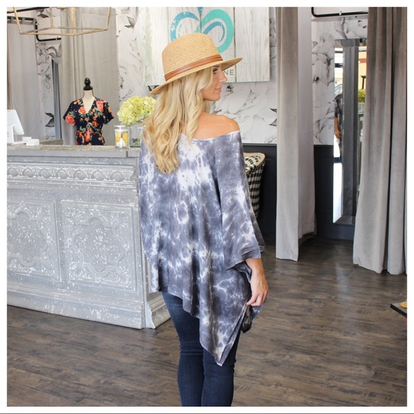 ✨LAST ONE ✨Gray Tie Dye Loose Fit Tunic - Picture 2 of 2
